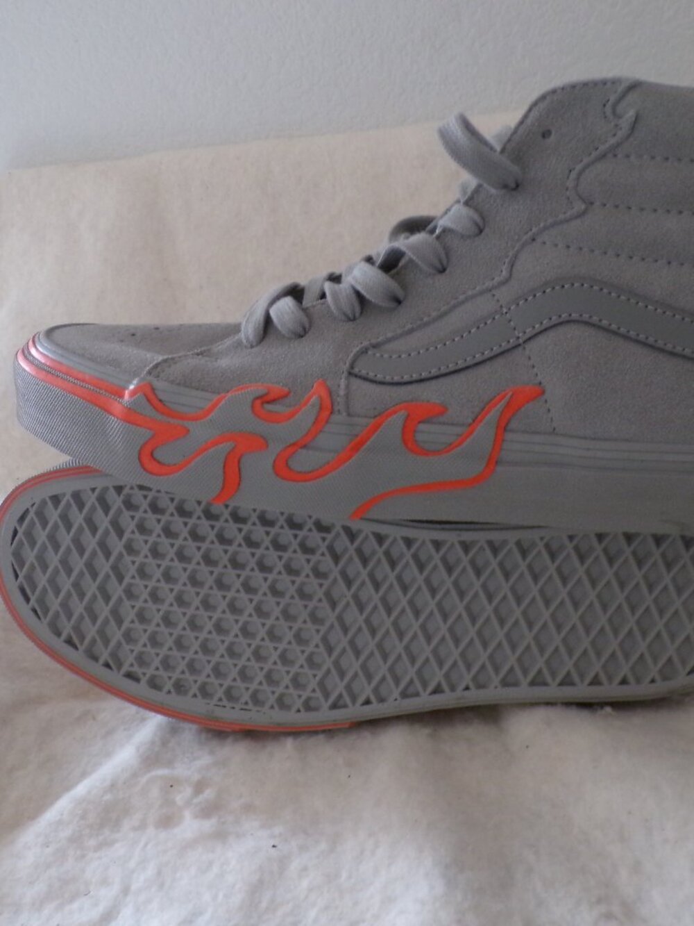 VANS Sk8 High Flame Grey Orange Suede Shoe Sneaker 10.5 Brand new Size 10 1/2